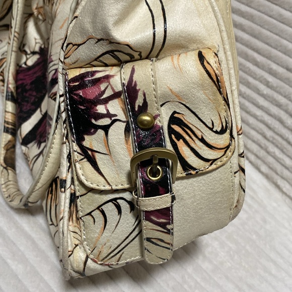 Shoulder Bag - Picture 6 of 11